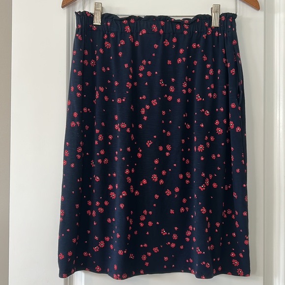 J Jill Navy Blue + Red Florals Jersey Knit Pull-on Rayon Skirt w POCKETS - Picture 8 of 10